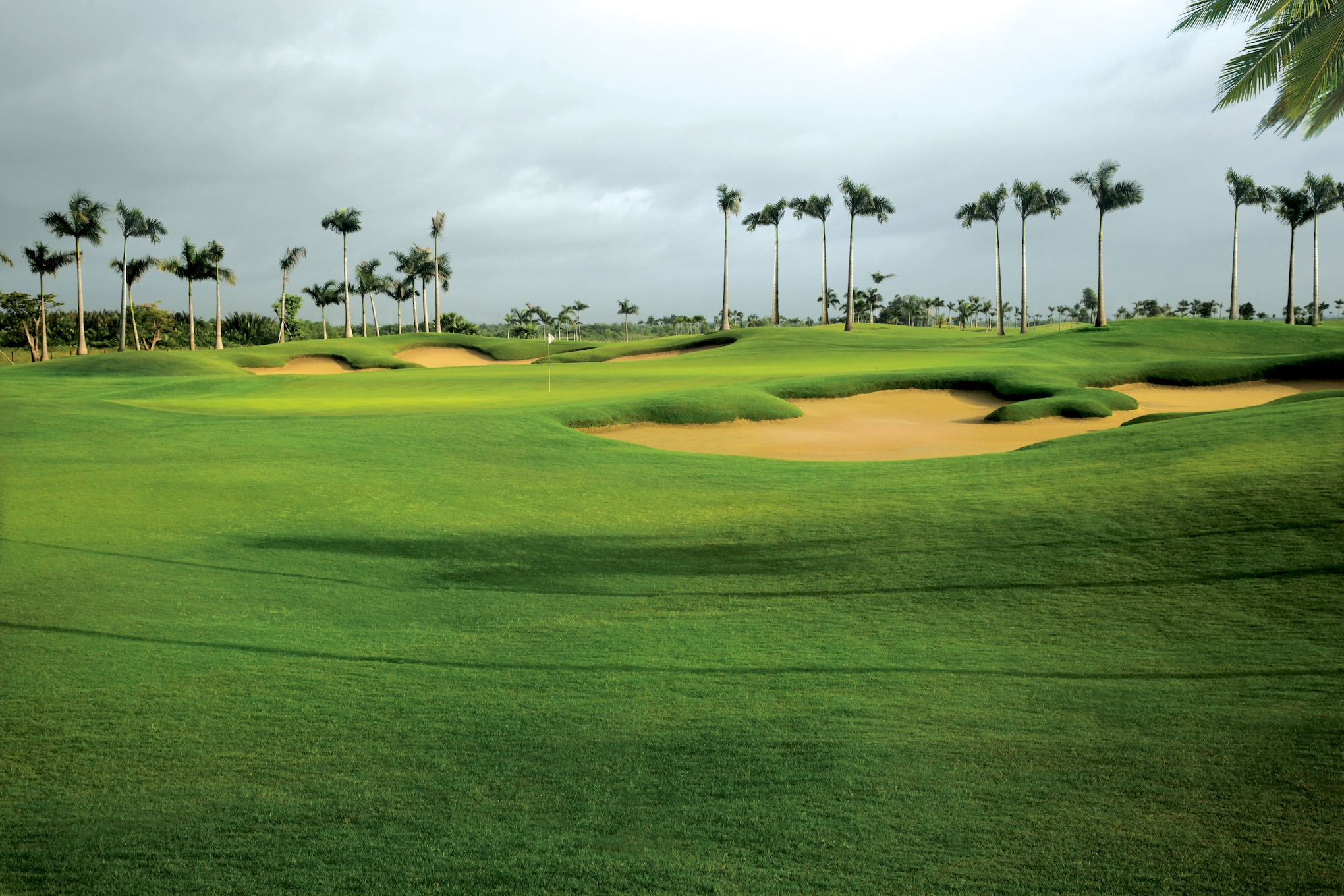 Emerald Country Club (